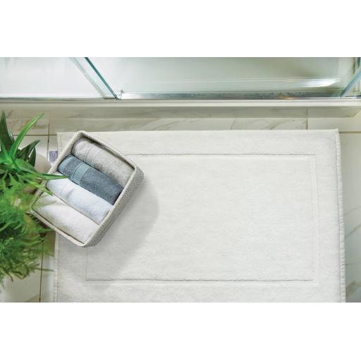 Hug_Bamboo_shower_mat_cream_product.jpg