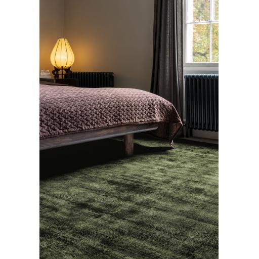 Blade Plain Silky Hand Woven Viscose Soft Shiny Rug Runner in Green