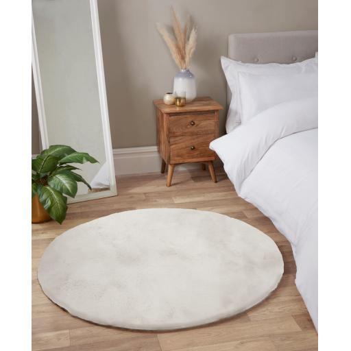 UHL - Luxe Faux Fur Round Ivory.jpg