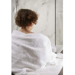 White towel L6.jpg