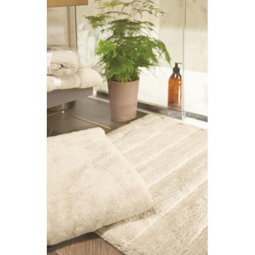 Cream stripe mat & Towel L1.jpg