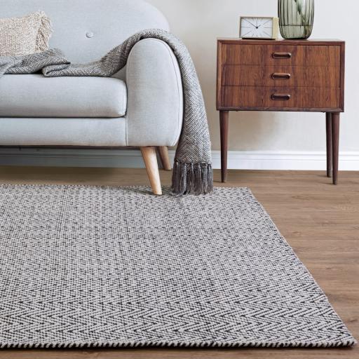 Ives Hand Woven Chenille Flatweave Natural Waves Heringbone Rug in Black White