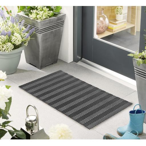 My Mat Reversible Black Rubber Zig Zag Doormat in 45 x 75 cm