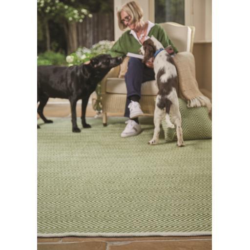 Hug Rug Woven Washable Reversible Herringbone Outdoor Indoor Rug in Green