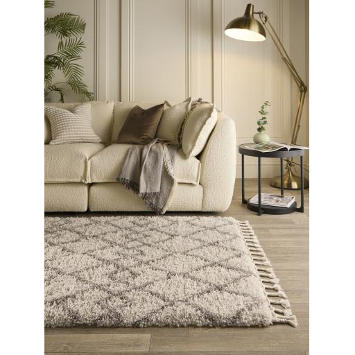 Casablanca Ivory/Light Brown Diamond Shaggy Tasseled Rug by Origins