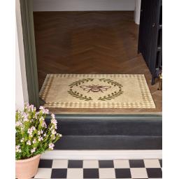Beehive Beige Lifestyle_06.jpg