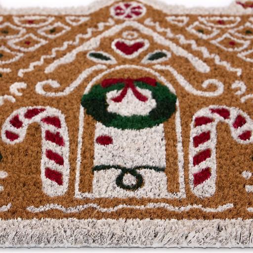 ChristmasGingerbreadCottageD_01.jpg
