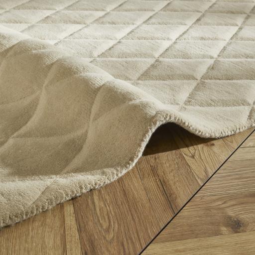 PR-103 DIAMONDS BEIGE ROLL.jpg