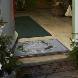 Christmas-Wreath-Mat-Lifestyle_2048x.jpg