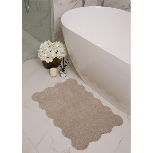 My Bath Soft Scallop Bath Mat Beige 50x80 L_01.jpg