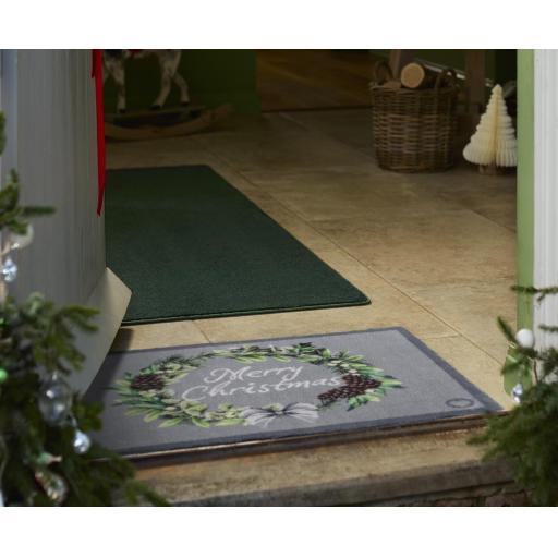 Hug Rug Christmas Wreath Non-Slip Entryway Doormat in 65x85 cm