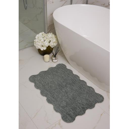 My Mat Soft Washable Bathroom Non Slip Oval, Scallop and Curve Shaped Soft Shag Rug in Ghost Grey