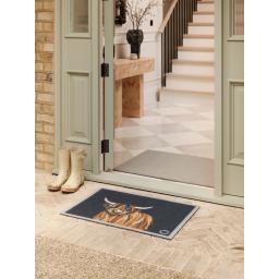 Highland Cow Outdoor L_02.jpg