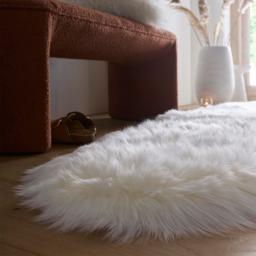 imgi_63_Sheepskin-Rug-Natural-Double-Detail_01_60e2bc4f-40f7-48ae-a7a6-9a03634d0800.jpg
