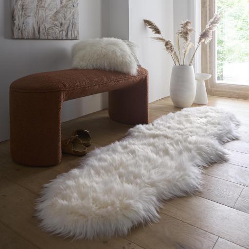 imgi_61_Sheepskin-Rug-Natural-Double-Lifestyle_01_e80946ff-029b-4dd5-87e8-e9b3c849f0b3.jpg