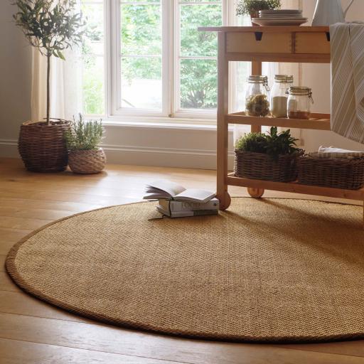 Sisal-Warm-Natural-With-Dark-Brown-Border-Circle-200-Lifestyle_01.jpg