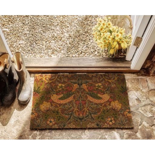 Morris-_-Co-Printed-Coir-Strawberry-Thief-Red-45X75-Lifestyle - Kopya.jpg