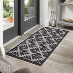 Leaf-Silver-_-Charcoal-Runner-Lifestyle_01.jpg