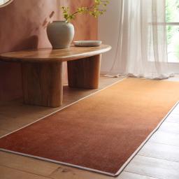 Horizon-Coral-Ombre-Runner-Lifestyle_01_e7212de3-986f-437f-bd0a-9c4d89a91c56.jpg