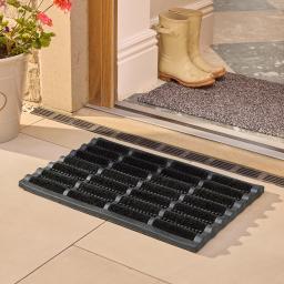 Coir-Scraper-Black-Lifestyle_01.jpg
