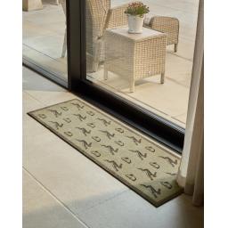 Rabbits & Hares Runner L_01.jpg