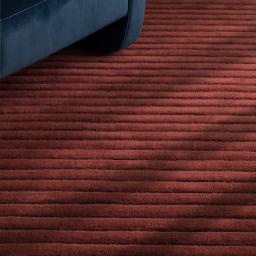 linie_burgundy_cl_sq.jpg